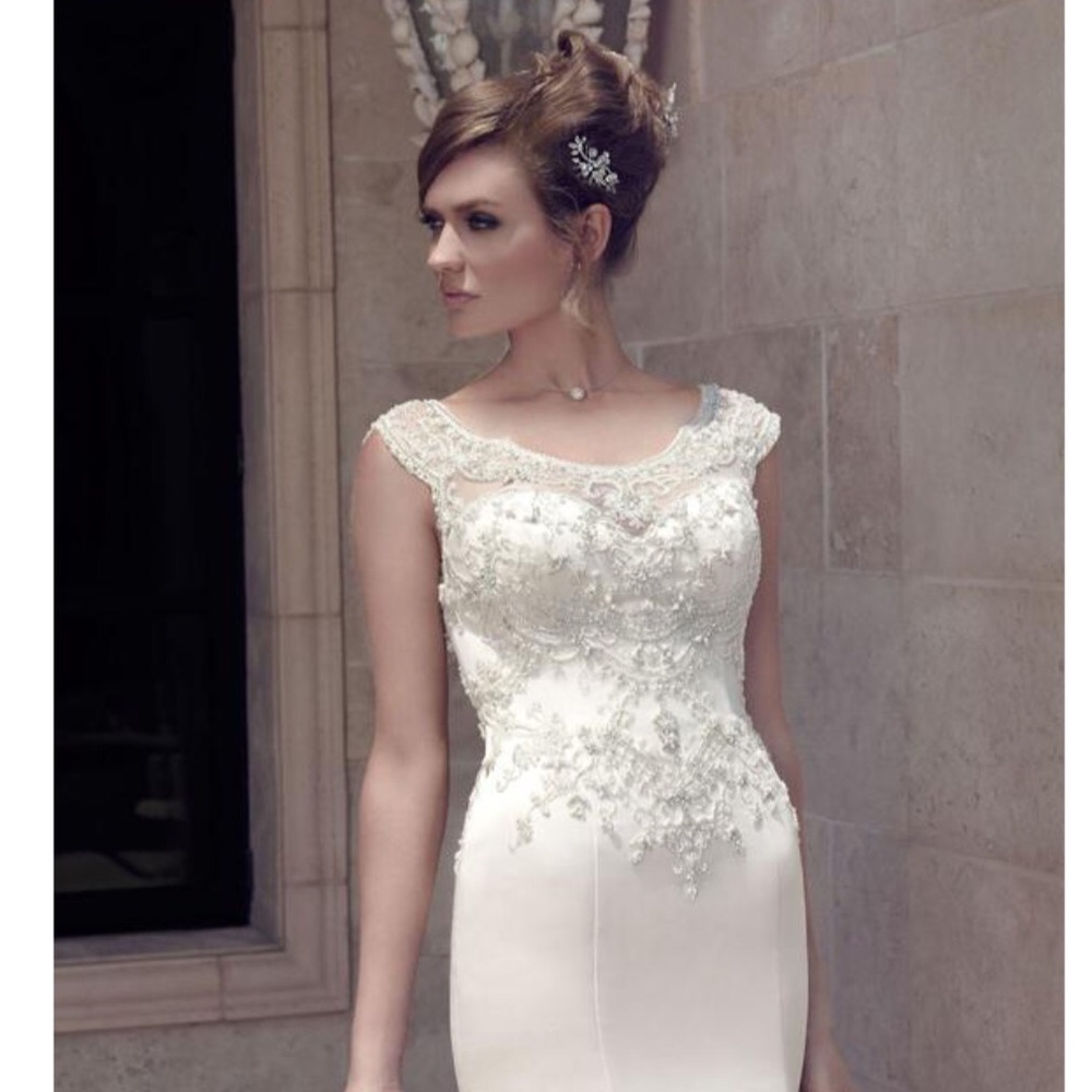 Gorgeous Wedding Dress — Never Worn!